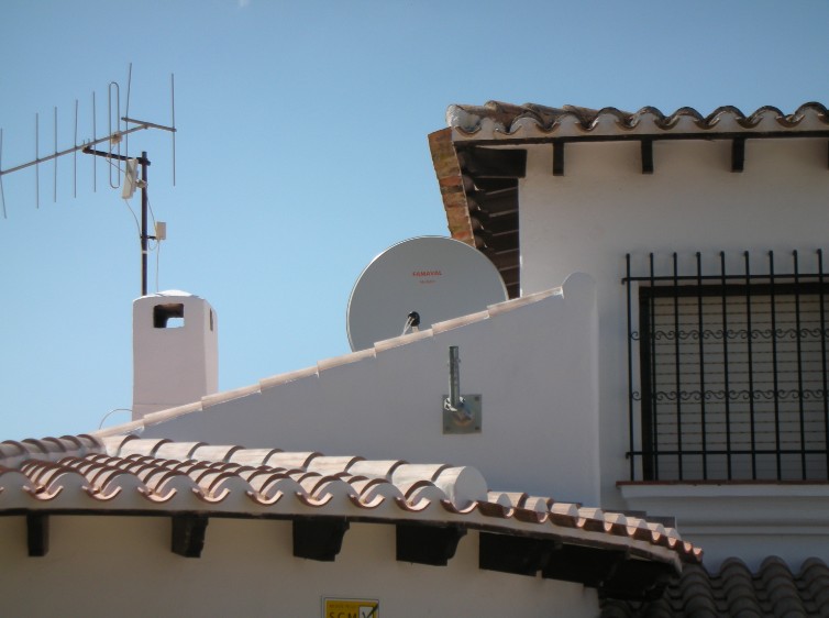 1M DISH MONTE PEGO - SUPER HIGH GAIN DISH WITH SKY+HD BOX & UK SKY CARD 645 FULLY FITTED IN MONTE PEGO