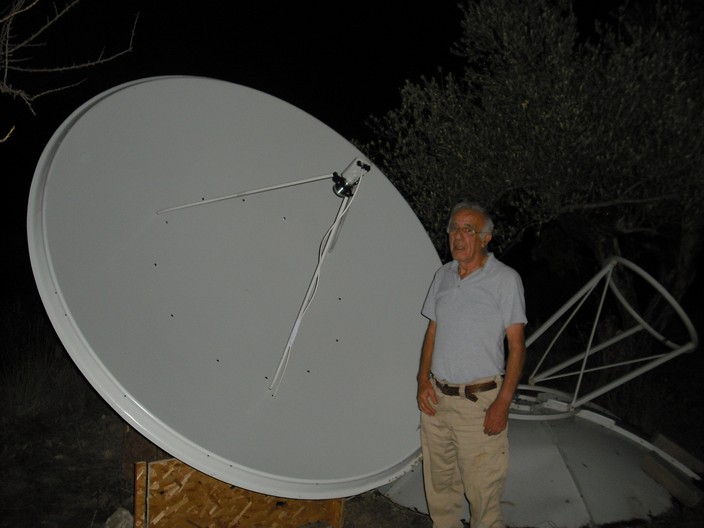 Big dish. Big Satellite dish. Drainpipe Satellite dish. Euromax Satellite dishes. Artificial Satellite dish.